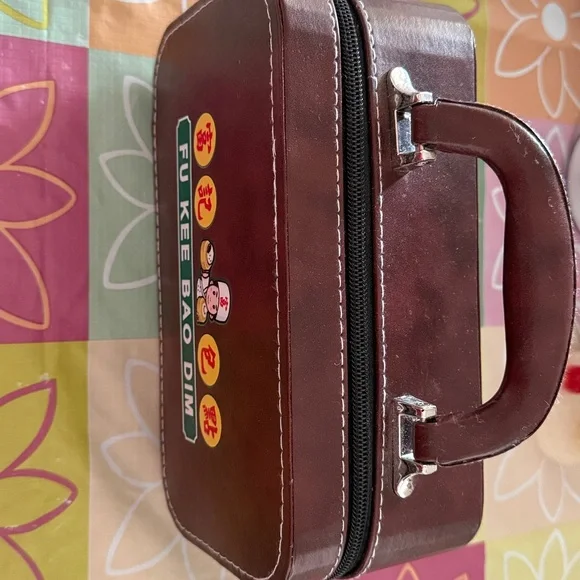 Porcelain Tea Set with Asian Script - Picture 4 of 4